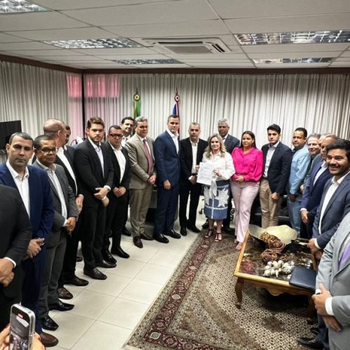 Vereadores protocolam pedido de processo disciplinar contra deputado estadual Hilton Coelho do PSOL por invasão da Câmara de Salvador