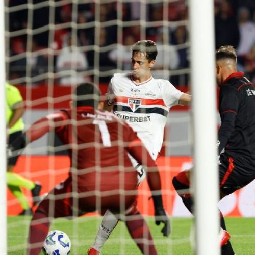 Vitória perde para o São Paulo e volta a temer rebaixamento