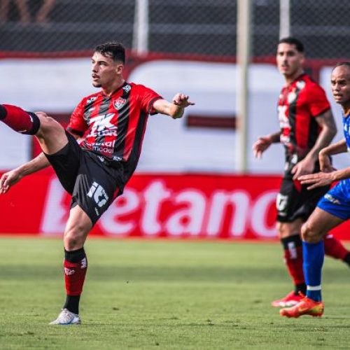 Vitória vence Jequié por 2 a 0 e se isola na liderança do Baianão