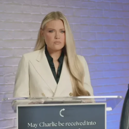 Viúva de Charlie Kirk se emociona e promete manter viva missão do marido após assassinato
