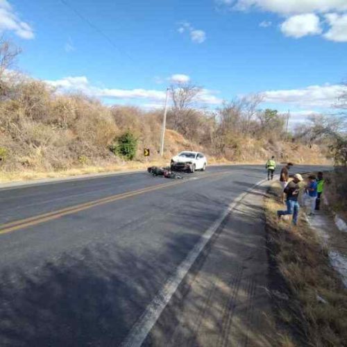 Motociclista fica ferido após colisão com carro na Serra dos Brindes, em Guanambi