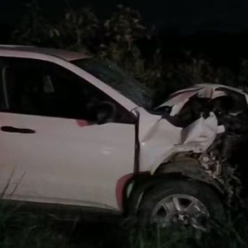Batida entre carros na BA-409 deixa família em estado grave