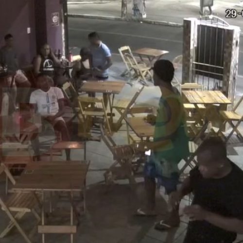 Violência na Bahia: Clientes e músicos de bar na Cidade Baixa são assaltados por dupla armada