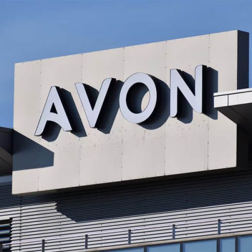 Avon lidera mercado de maquiagem no Brasil, diz mapeamento