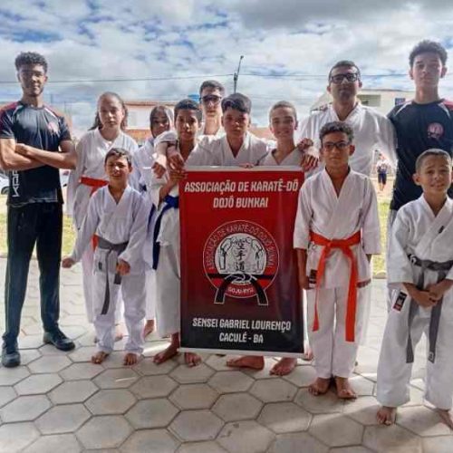 Atletas de Karatê de Caculé brilham em Cordeiros e levam 11 medalhas para casa