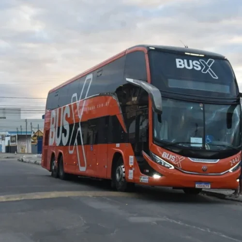 Passageiros ameaçam motoristas e ônibus de turismo é levado ao DISEP em Conquista