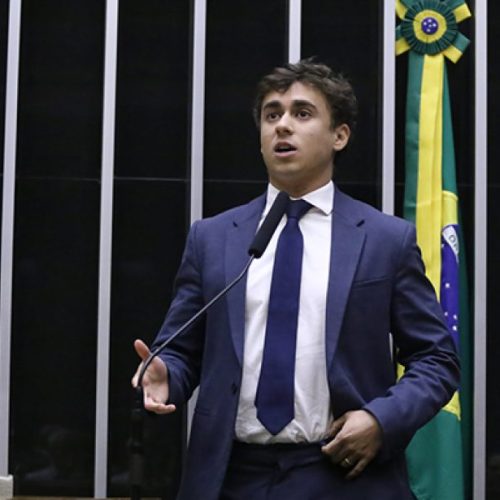 “Colocaram cinco argentinos para julgar Pelé”, dispara Nikolas sobre julgamento de Bolsonaro