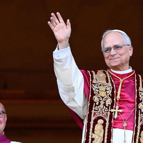 No 1º mês de papado, Leão 14 acena a tradições da Igreja Católica e põe ênfase na paz