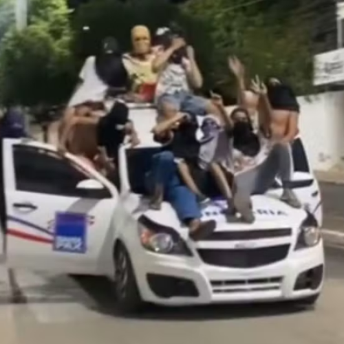 Grupo encapuzado promove vandalismo em Buritirama