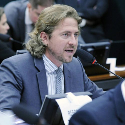 Esquerda brigou para manter descontos que levaram a fraude no INSS
