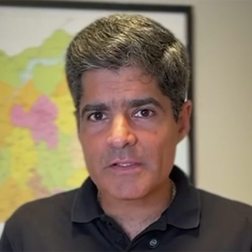 ‘Prefeito demitiu professora só por tirar foto comigo’, denuncia ACM Neto em vídeo